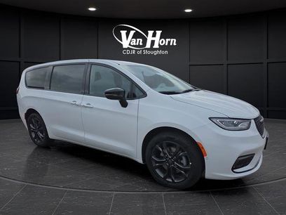 New 2026 Chrysler Pacifica Select