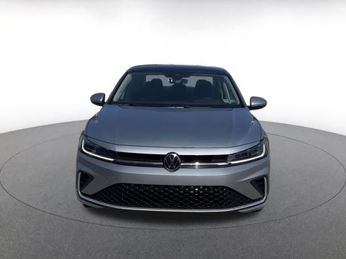 Used 2025 Volkswagen Jetta SE image 4