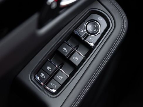 Certified 2025 Porsche Macan image 19