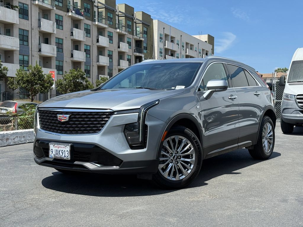 Used 2024 Cadillac XT4 Premium Luxury FWD image 2