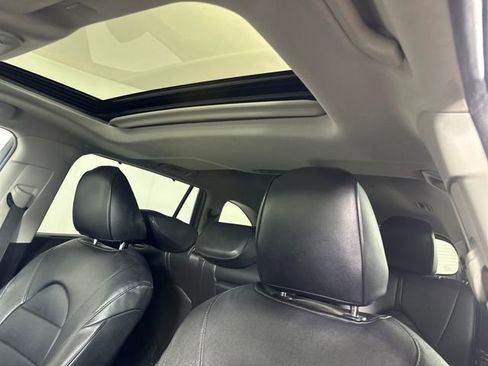 Used 2022 Toyota Highlander XLE image 12