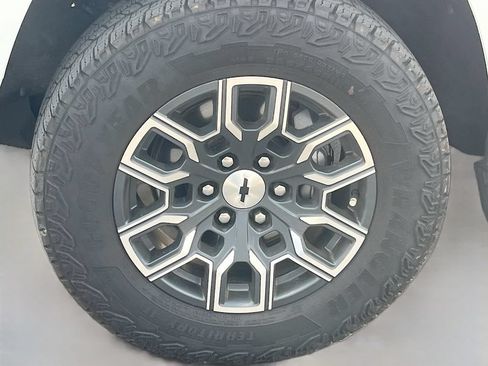 Used 2024 Chevrolet Colorado Z71 w/ Z71 Convenience Package 2 AWD/4WD image 28