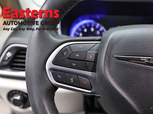 Used 2022 Chrysler Voyager LX FWD image 15