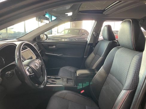 Used 2015 Toyota Camry SE w/ Moonroof Package image 13