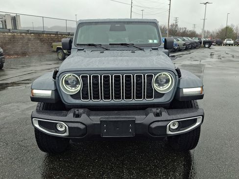 Used 2025 Jeep Wrangler Unlimited Sahara image 2