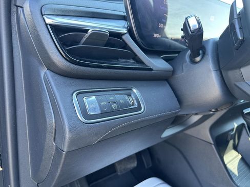 Used 2025 Buick Enclave Preferred image 21