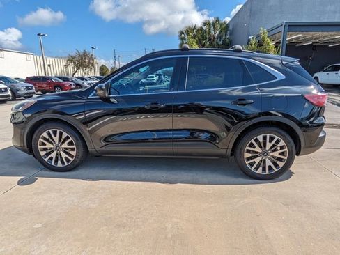 Used 2020 Ford Escape Titanium image 9