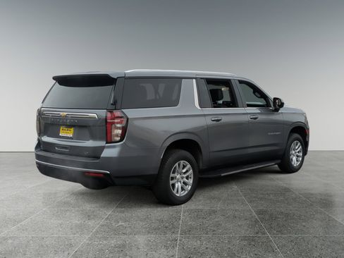 Used 2022 Chevrolet Suburban LT image 5