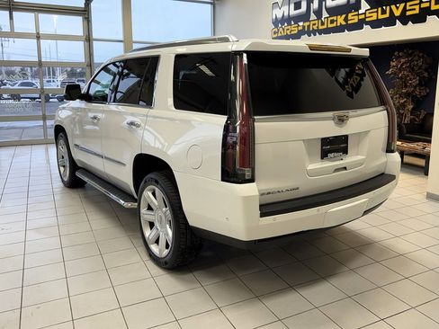 Used 2017 Cadillac Escalade Premium Luxury image 2