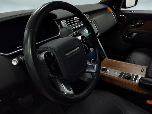 Used 2019 Land Rover Range Rover HSE image 17