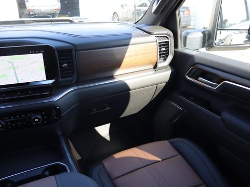 Used 2024 Chevrolet Silverado 2500 High Country w/ High Country Premium Package image 18