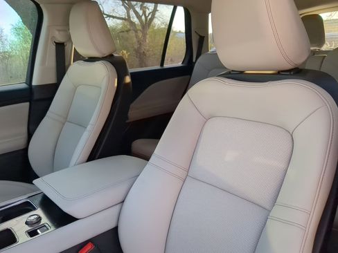 New 2026 Lincoln Aviator Premiere image 10