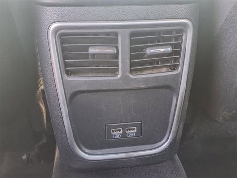 Used 2017 Dodge Charger SXT image 22