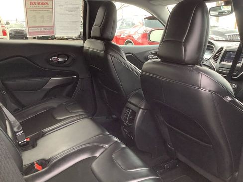 Used 2020 Jeep Cherokee Latitude Plus w/ Comfort/Convenience Group image 17