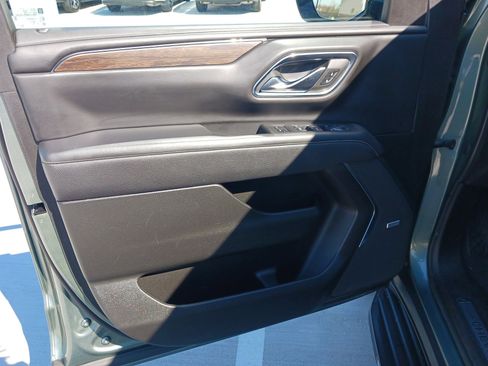 Used 2023 Chevrolet Suburban Premier image 13