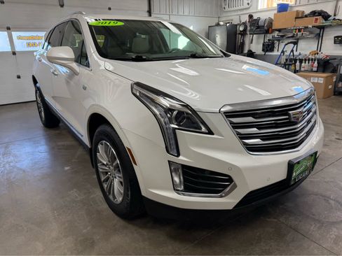 Used 2019 Cadillac XT5 Luxury image 3