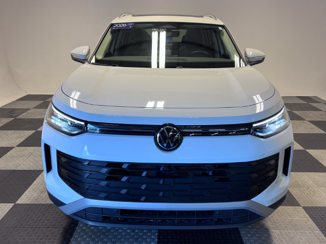 Certified 2026 Volkswagen Tiguan SE FWD image 2