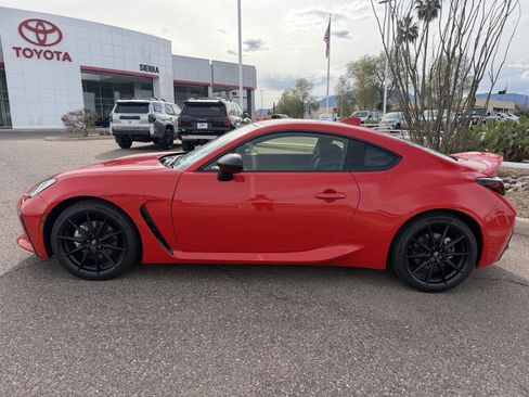 Used 2025 Toyota GR86 Premium image 2