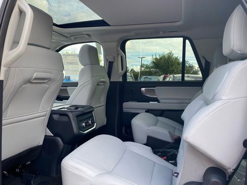 New 2025 Ford Expedition Max Platinum w/ Driver's Package image 15