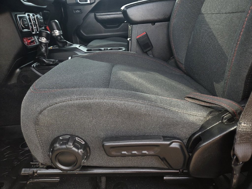 Used 2024 Jeep Wrangler Unlimited Rubicon AWD/4WD image 14