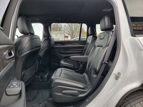 Used 2024 Jeep Grand Cherokee L Limited w/ Luxury Tech Group II image 23