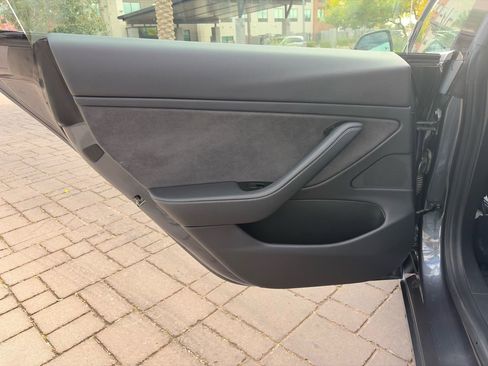 Used 2019 Tesla Model 3 Long Range image 9