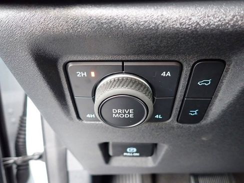 Used 2025 Ford Expedition Active image 26