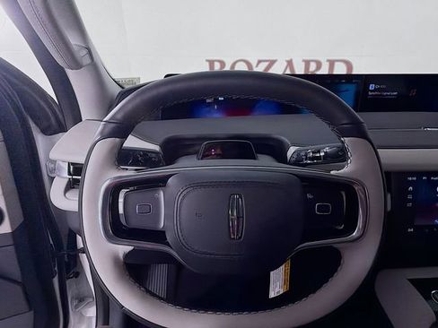 New 2026 Lincoln Navigator Premiere AWD/4WD image 12