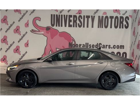 Used 2022 Hyundai Elantra SEL w/ Convenience Package FWD image 8