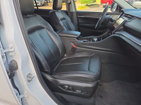 Used 2024 Jeep Grand Cherokee L Limited w/ Black Appearance Package RWD image 11