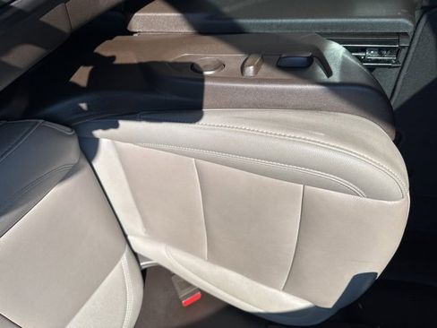 Used 2022 Chevrolet Suburban Z71 w/ Z71 Off-Road Package image 11