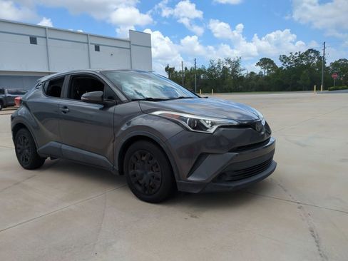 Used 2019 Toyota C-HR LE FWD image 3