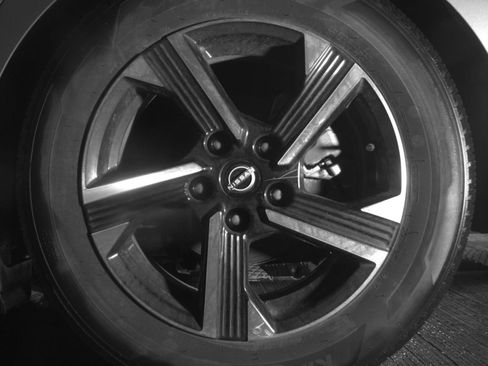 Used 2025 Nissan Sentra SV FWD image 17