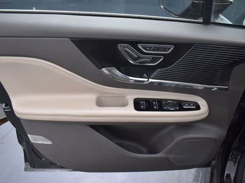 Used 2022 Lincoln Corsair Standard w/ Equipment Group 101A image 13