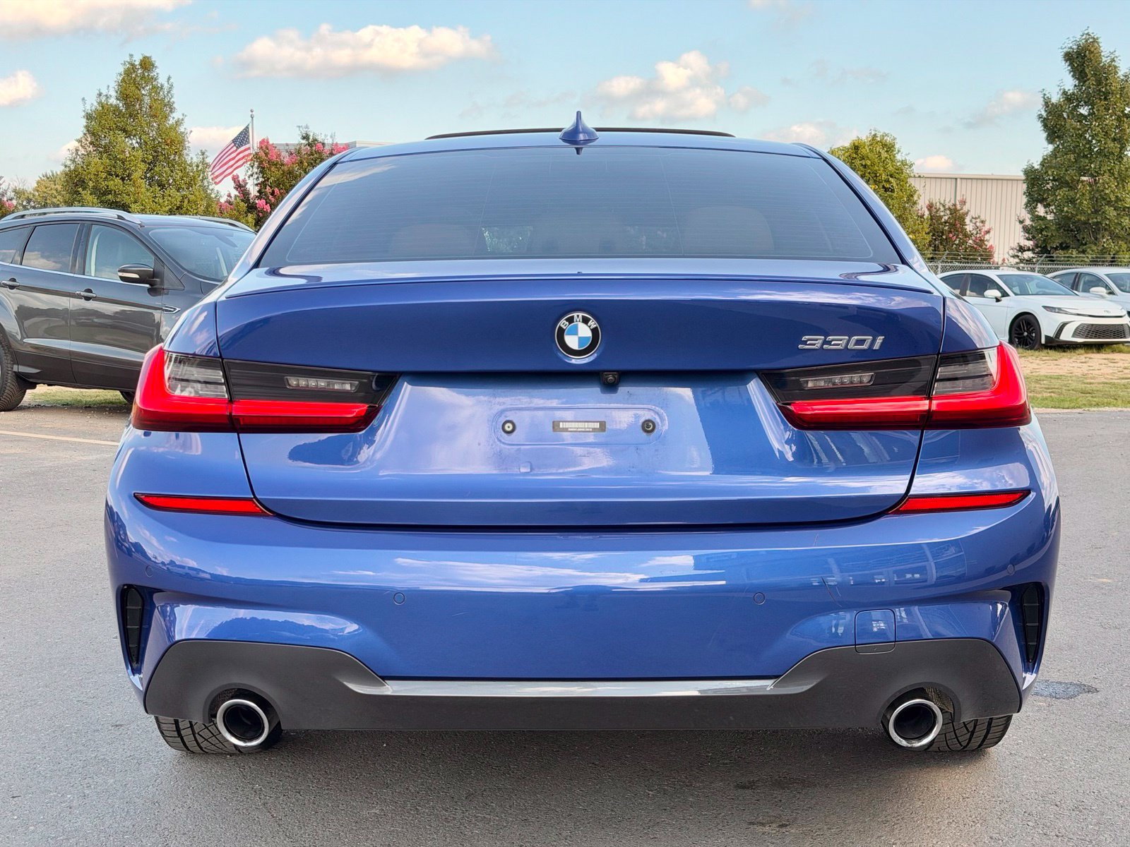 Used 2022 BMW 330i Sedan w/ M Sport Package RWD image 18