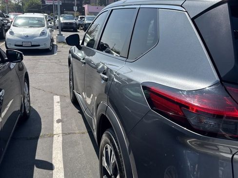 Certified 2022 Nissan Rogue SV image 2