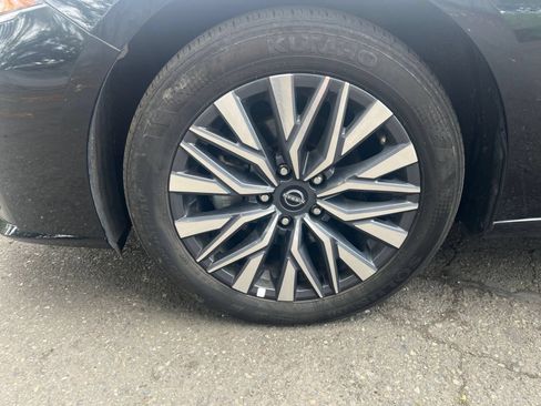 Used 2025 Nissan Altima 2.5 SV FWD image 30