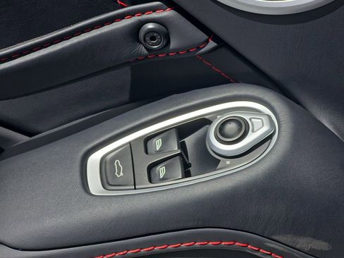 Used 2023 Aston Martin V8 Vantage Coupe image 27