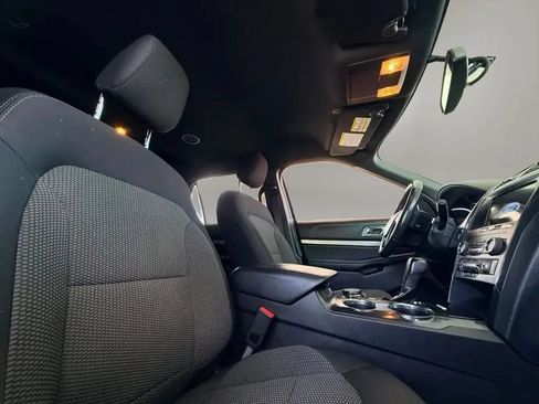 Used 2019 Ford Explorer XLT w/ Equipment Group 201A AWD/4WD image 24