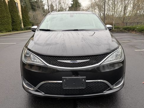 Used 2019 Chrysler Pacifica Limited image 2