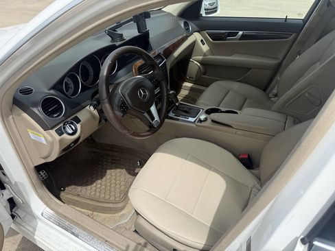 Used 2013 Mercedes-Benz C 250 Sedan image 3