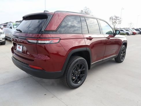 New 2025 Jeep Grand Cherokee Altitude image 20