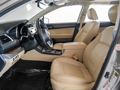 Used 2019 Subaru Outback 2.5i Limited w/ Popular Package #2 image 3