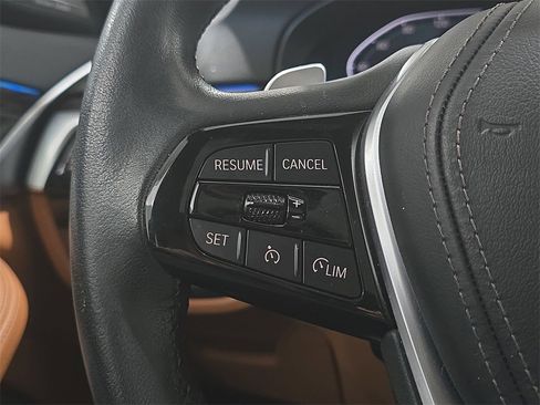 Used 2023 BMW 530e w/ Premium Package image 17