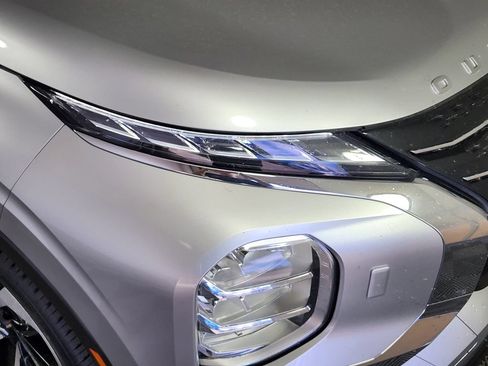 Used 2022 Mitsubishi Outlander ES AWD/4WD image 10