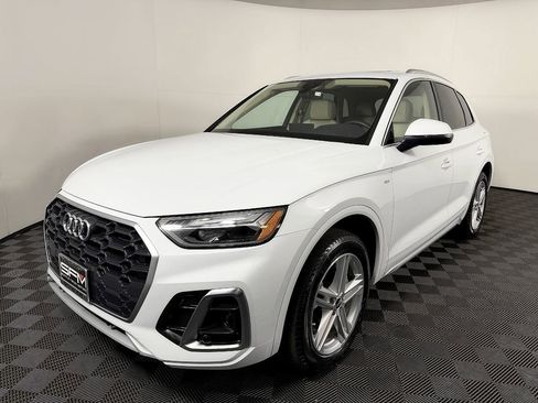 Used 2021 Audi Q5 e Premium Plus w/ Premium Plus Package AWD/4WD image 2