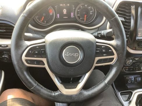 Used 2017 Jeep Cherokee Latitude w/ Safety/Convenience Group FWD image 21