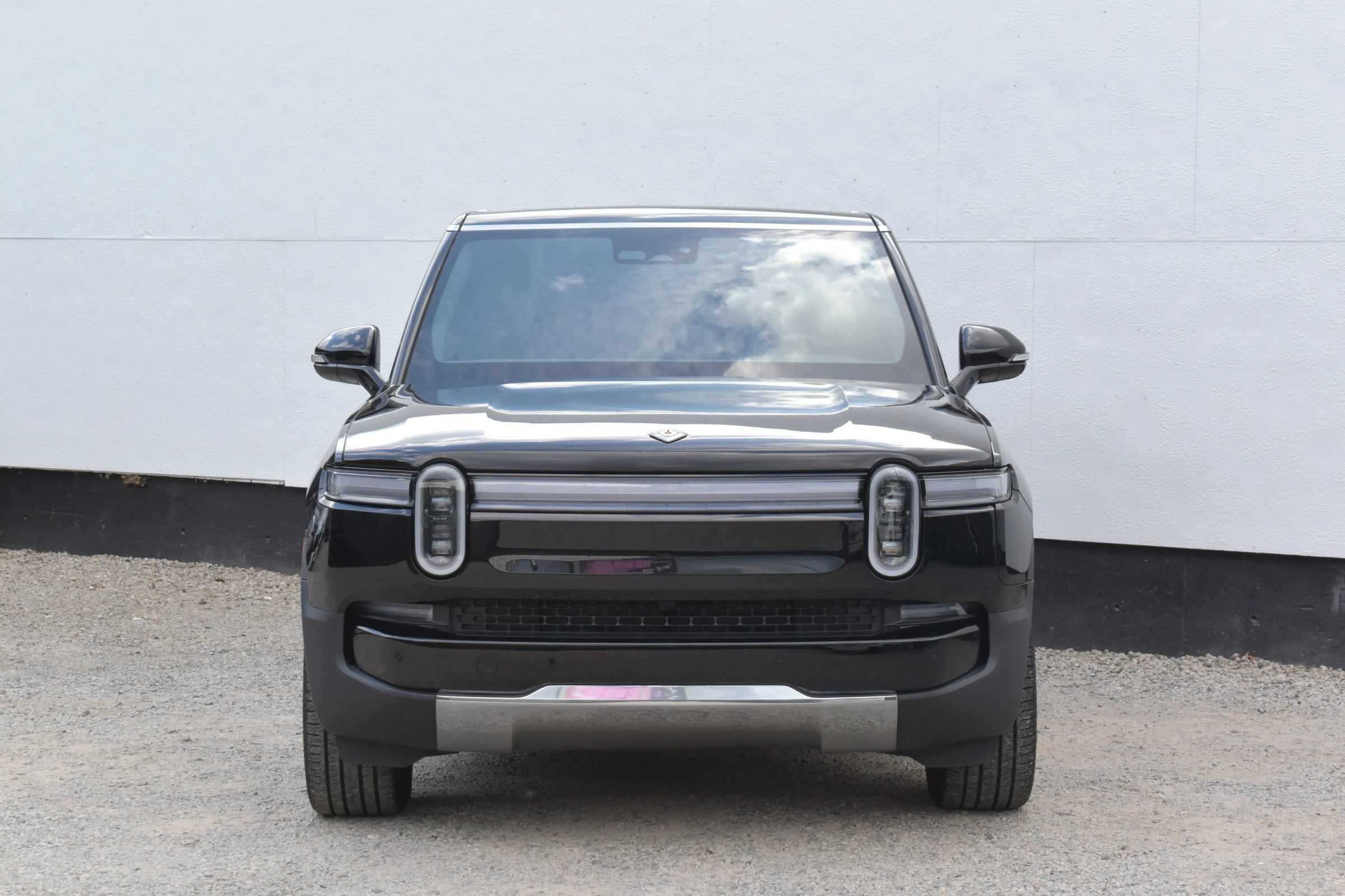 Used 2025 Rivian R1S Adventure Dual AWD/4WD image 7