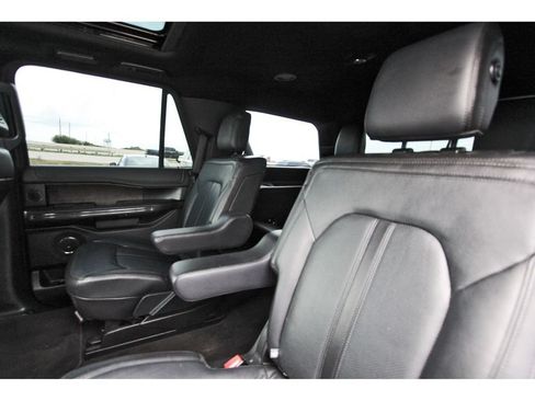 Used 2018 Ford Expedition Limited w/ Equipment Group 302A RWD image 31