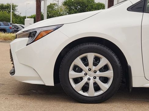 Used 2025 Toyota Corolla LE FWD image 5